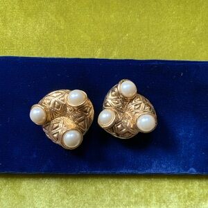 Vintage Gold Pearl Cluster Clip-On Earrings - Women Jewelry